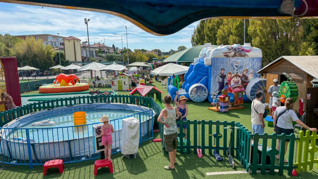 Play Village di Lazise con gonfiabili e giochi per bambini